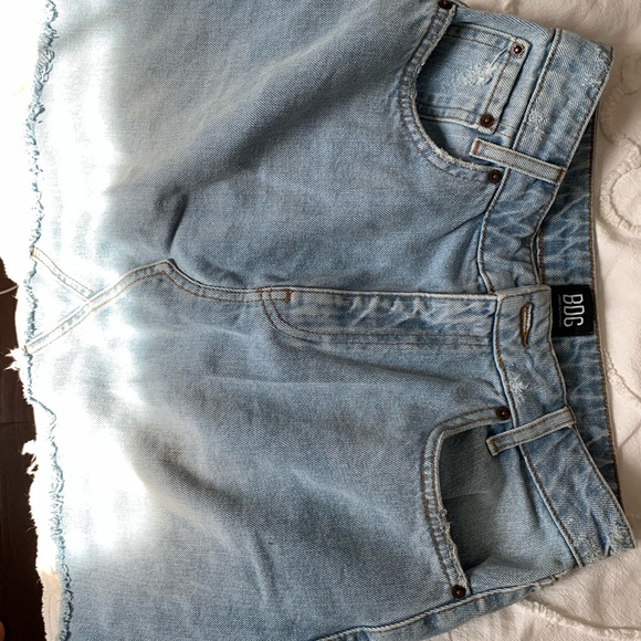 Light wash jean skirt - Picture 2 of 3